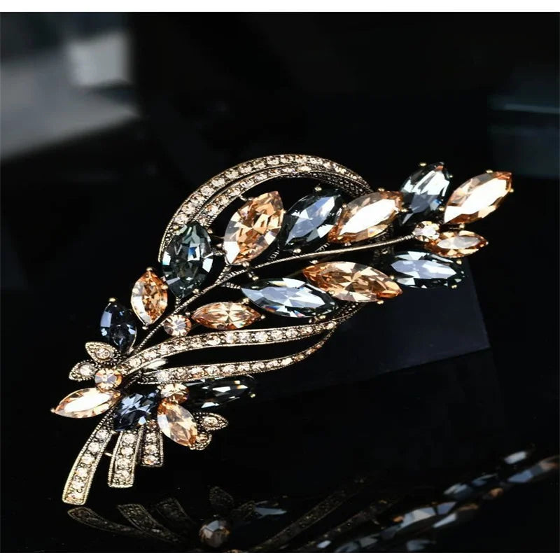 Brooch Ladies High-End Crystal Accessories Retro Atmosphere Suit Corsage Coat Brooch Birthday Gift