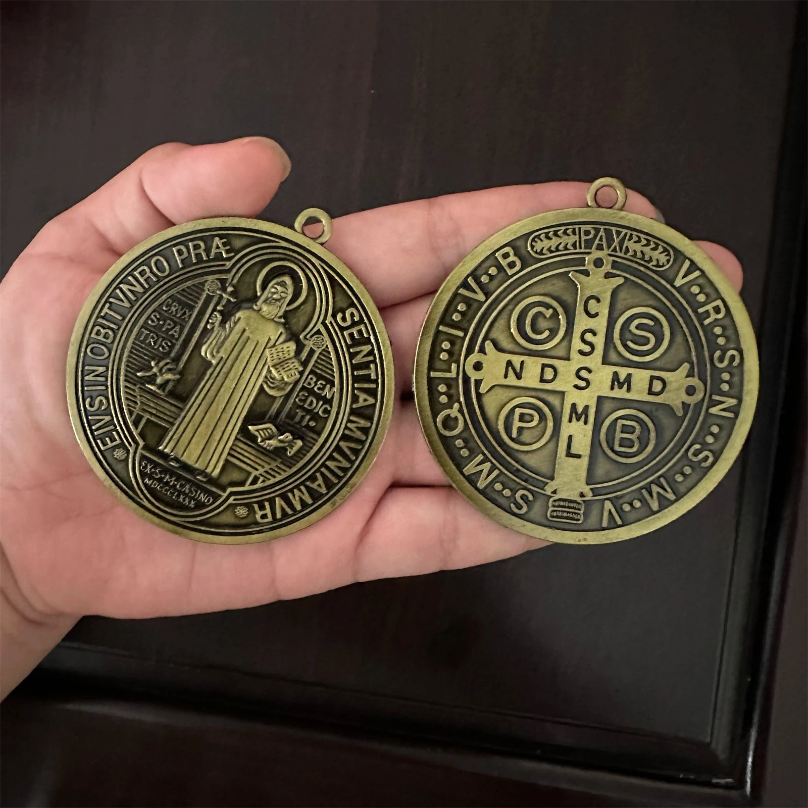 2PCS /Set EXTRA LARGE 3 INCH ST BENEDICT CROSS MEDAL VINTAGE BRASS TONE FINISH FOR WALL OR DESK DISPLAY/MEDALLA DE SAN BENITO