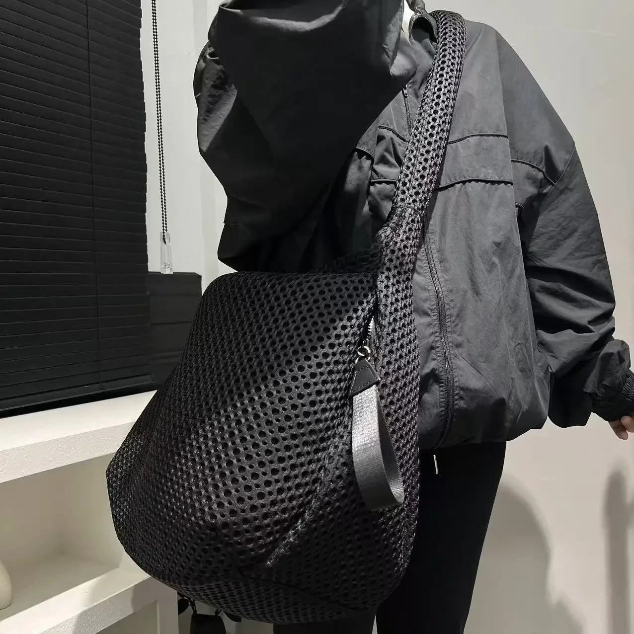 Ladies' fashionable mesh nylon lightweight diagonal cross bag with large capacity stitching casual shoulder bag