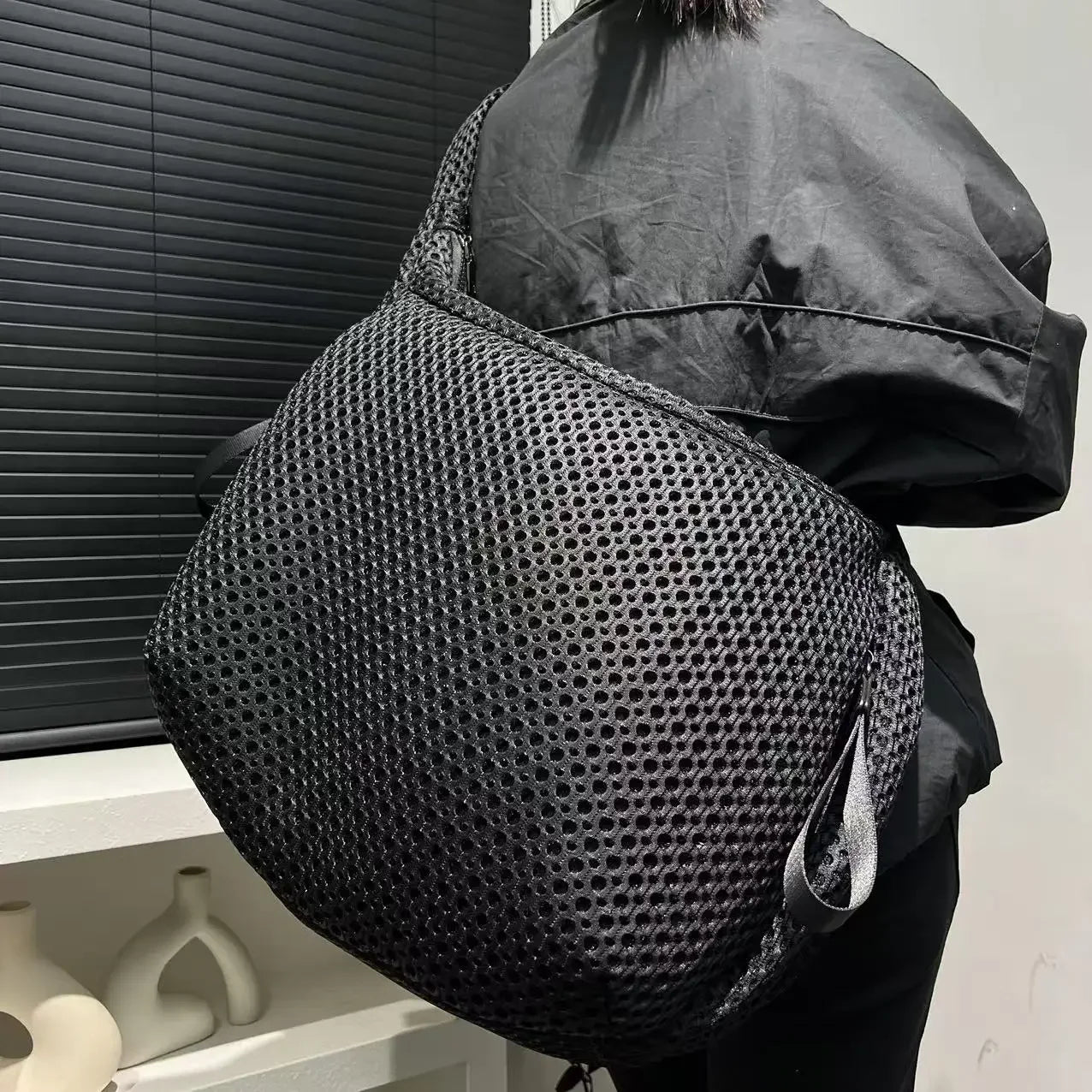Ladies' fashionable mesh nylon lightweight diagonal cross bag with large capacity stitching casual shoulder bag
