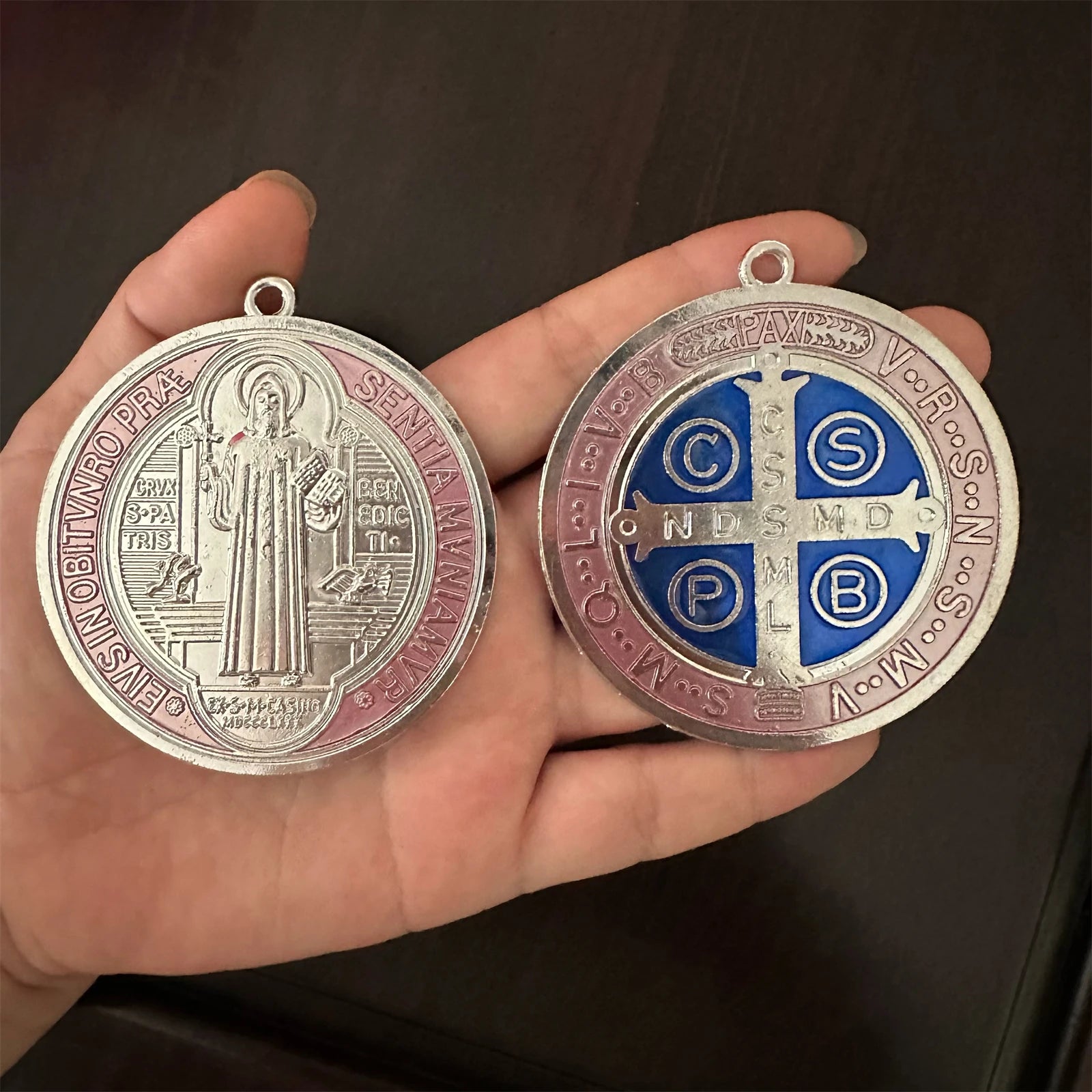 2PCS /Set EXTRA LARGE 3 INCH ST BENEDICT CROSS MEDAL VINTAGE BRASS TONE FINISH FOR WALL OR DESK DISPLAY/MEDALLA DE SAN BENITO