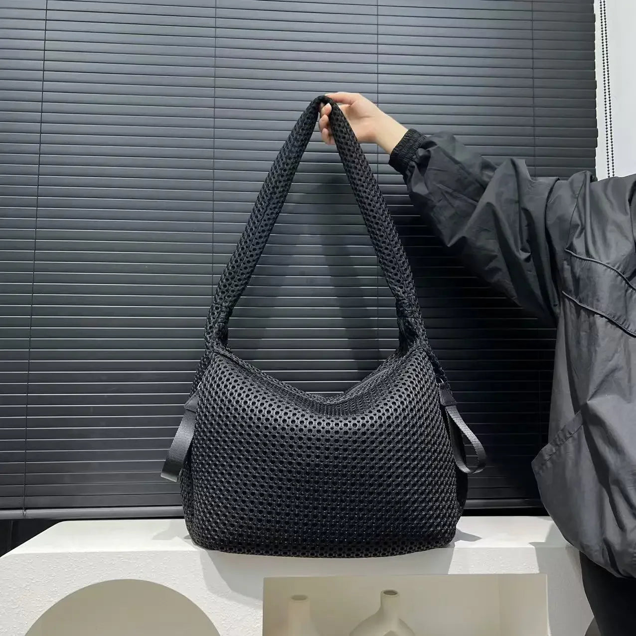 Ladies' fashionable mesh nylon lightweight diagonal cross bag with large capacity stitching casual shoulder bag