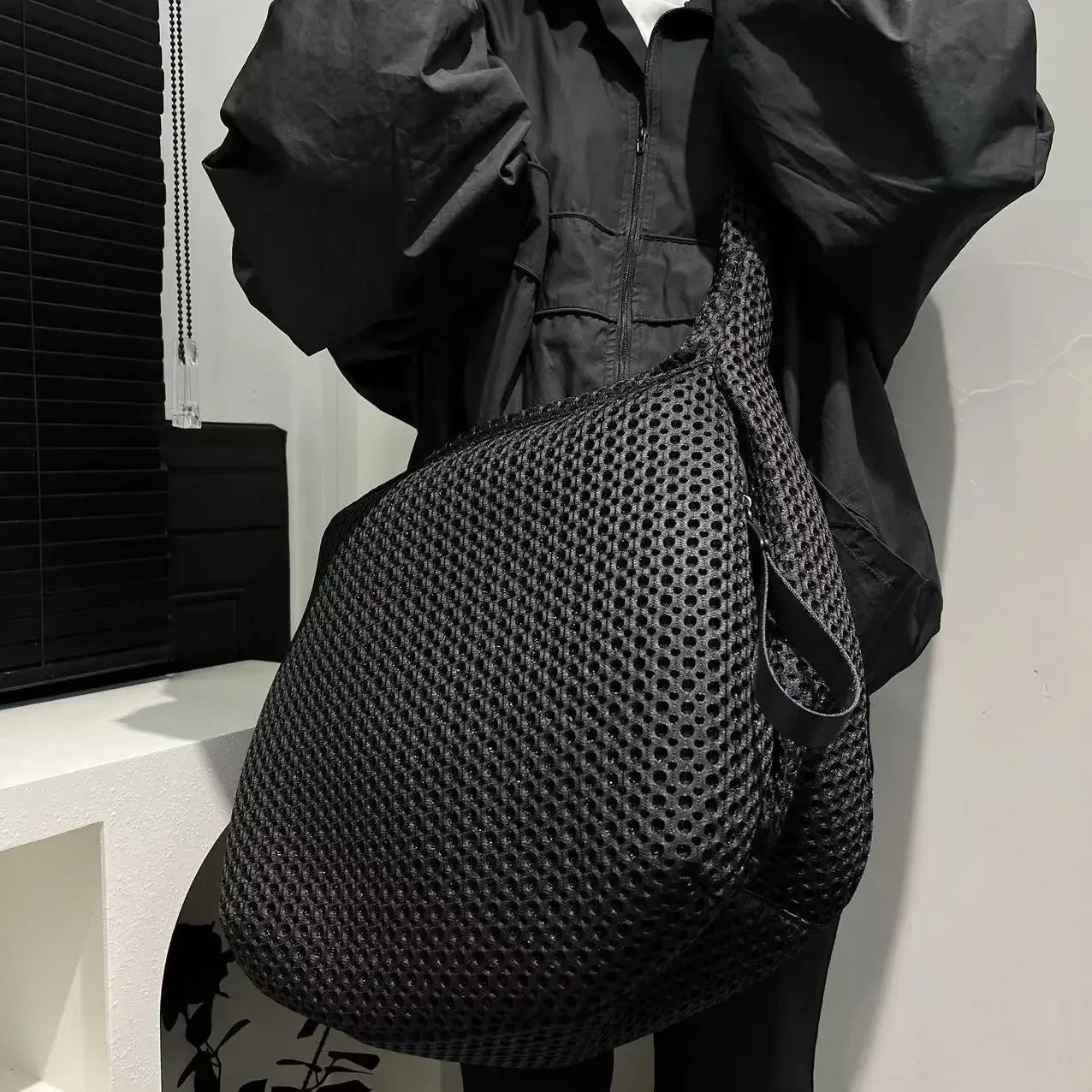 Ladies' fashionable mesh nylon lightweight diagonal cross bag with large capacity stitching casual shoulder bag