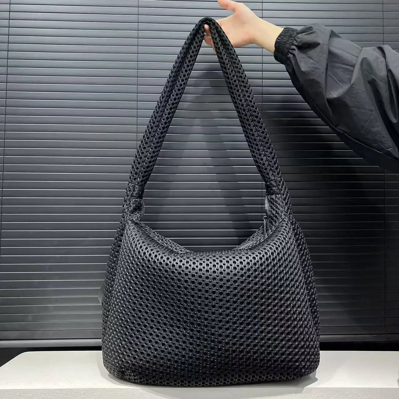 Ladies' fashionable mesh nylon lightweight diagonal cross bag with large capacity stitching casual shoulder bag