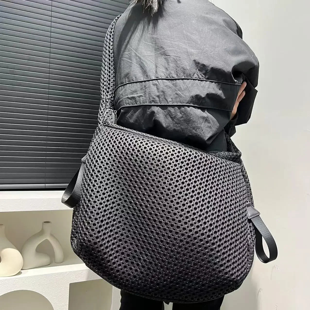 Ladies' fashionable mesh nylon lightweight diagonal cross bag with large capacity stitching casual shoulder bag