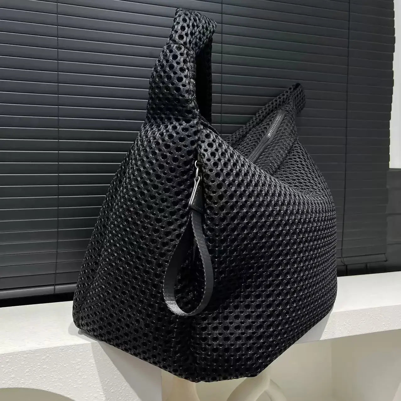 Ladies' fashionable mesh nylon lightweight diagonal cross bag with large capacity stitching casual shoulder bag
