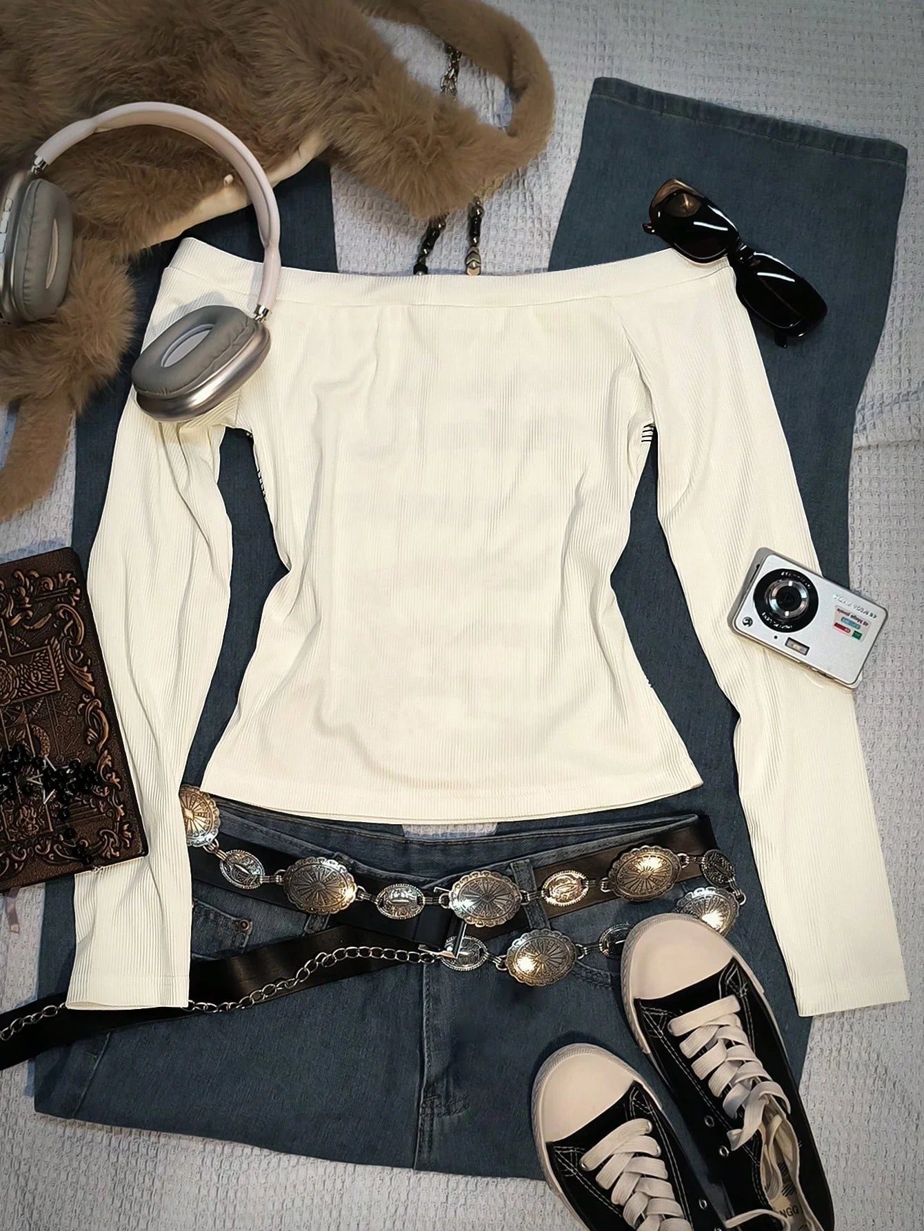 Fashionable women's retro off-shoulder long-sleeved slim-fit T-shirt